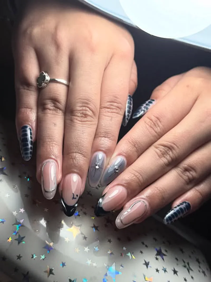 Uñas: Gris humo con francesa negra